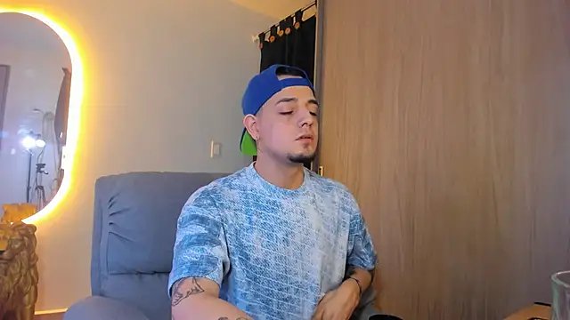 Snapshot of alejandro_calderon1 chatting on 02.03.25 alejandro calderon1 online show from 02.03.25