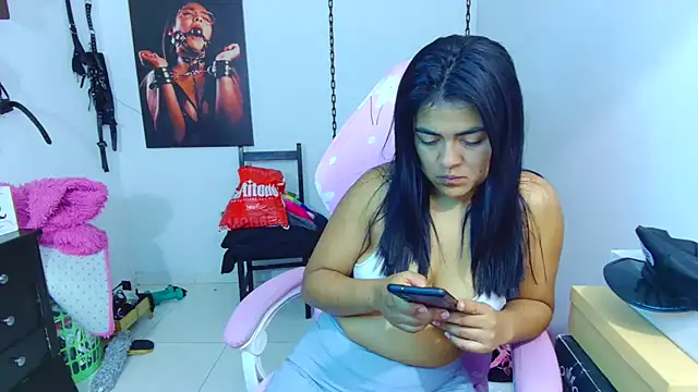 Snapshot of Hannah-grace chatting on 12.22.24 Hannah-grace online show from 12.22.24