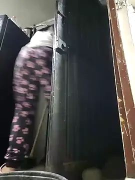 Snapshot of Hannah-grace chatting on 12.27.24 Hannah-grace online show from 12.27.24