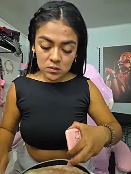 Snapshot of Hannah-grace chatting on 10.16.25 Hannah-grace online show from 10.16.25