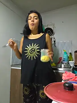 Snapshot of Hannah-grace chatting on 11.03.25 Hannah-grace online show from 11.03.25