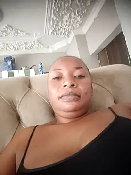 Snapshot of Candylious87 chatting on 12.20.25 Candylious87 online show from 12.20.25