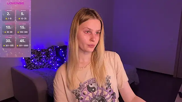 Chanel Gill online show from 01.06.25