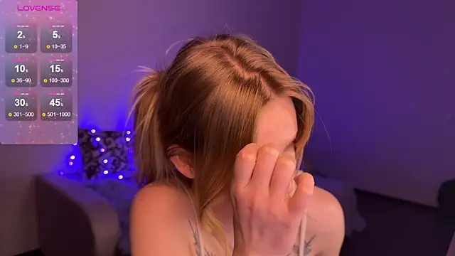 Chanel Gill online show from 01.11.25