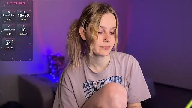 Chanel Gill online show from 02.07.25