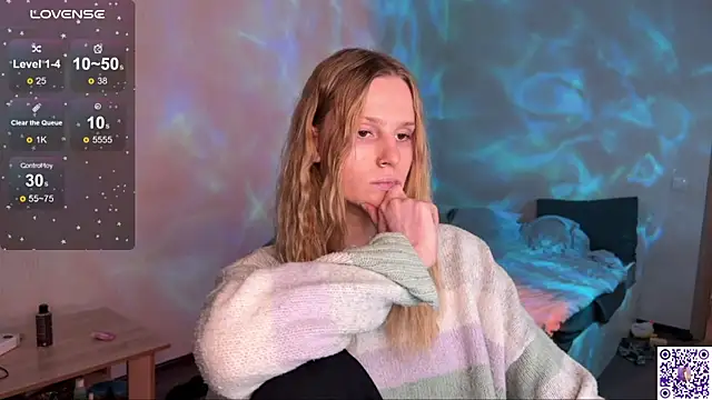 Chanel Gill online show from 10.02.25