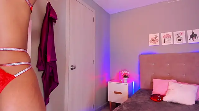 EmilyCoast-1 online show from 01.31.25