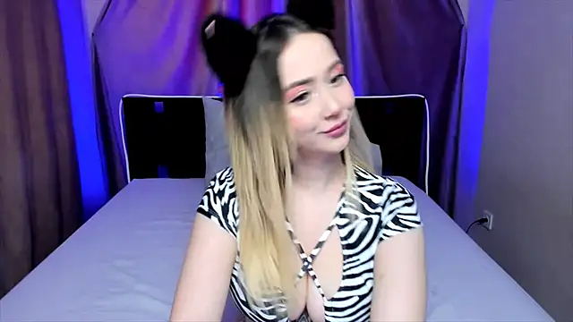 Snapshot of AriaSugar chatting on 02.13.25 AriaSugar online show from 02.13.25