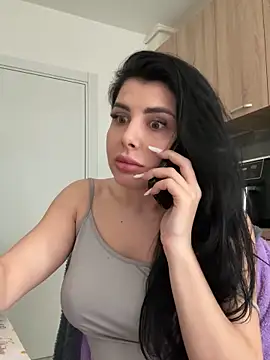 Snapshot of Scarlett-Dream chatting on 02.24.25 Scarlett-Dream online show from 02.24.25