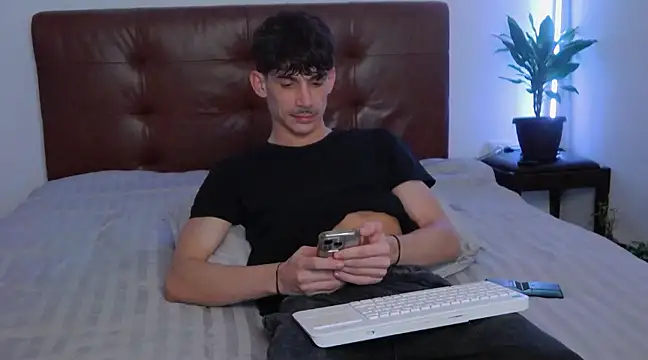 DanielCrush1 online show from 02.15.25