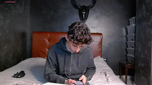 DanielCrush1 online show from 05.12.26
