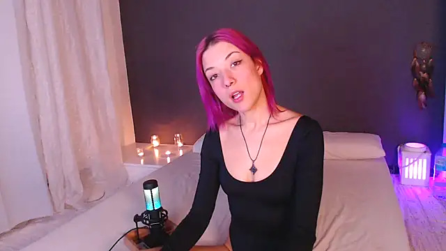 KarlaLuar  online show from 01.28.25