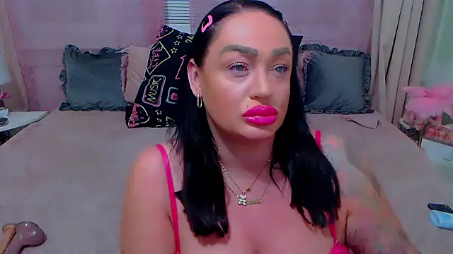 Snapshot of BustyVicky chatting on 03.17.25 BustyVicky online show from 03.17.25