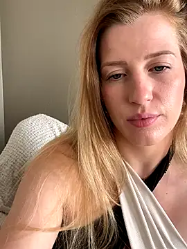 Snapshot of FoxyFrenchy chatting on 09.16.25 FoxyFrenchy online show from 09.16.25