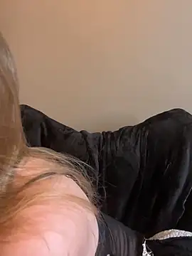 Snapshot of FoxyFrenchy chatting on 10.29.25 FoxyFrenchy online show from 10.29.25