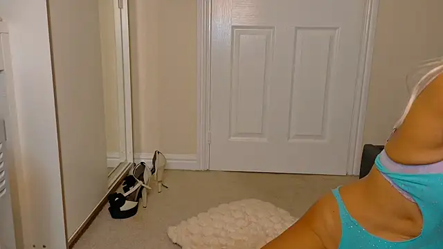 Tinkerbell822 online show from 11.25.25