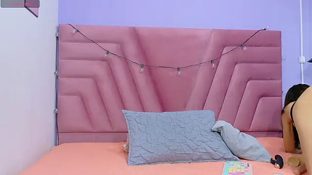 skinnyandcute online show from 10.06.25