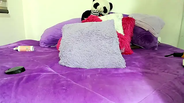 Snapshot of Emiily_88 chatting on 02.18.25 Emiily 88 online show from 02.18.25