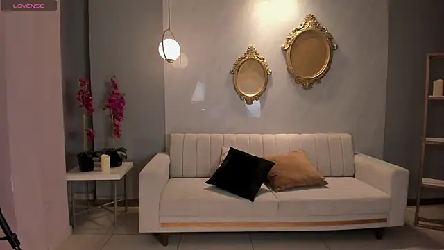 Snapshot of ErikaBenz_ chatting on 10.08.25 ErikaBenz online show from 10.08.25