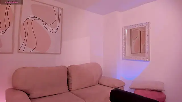 Snapshot of ErikaBenz_ chatting on 10.13.25 ErikaBenz online show from 10.13.25