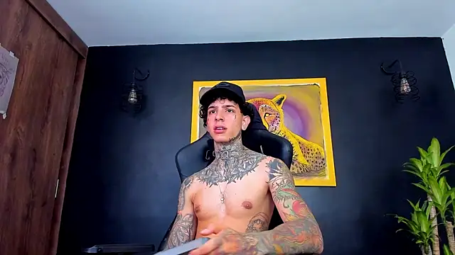 Snapshot of Aron_ford chatting on 01.05.25 Aron ford online show from 01.05.25