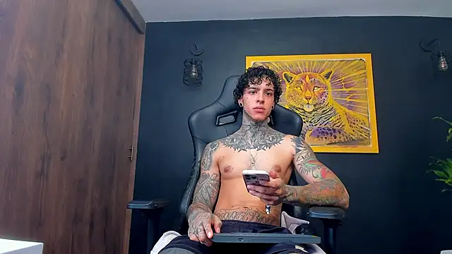 Snapshot of Aron_ford chatting on 02.03.25 Aron ford online show from 02.03.25