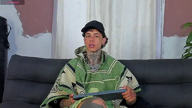 Snapshot of Aron_ford chatting on 10.07.25 Aron ford online show from 10.07.25