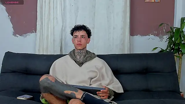 Snapshot of Aron_ford chatting on 10.11.25 Aron ford online show from 10.11.25