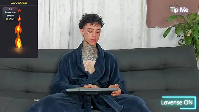 Snapshot of Aron_ford chatting on 10.15.25 Aron ford online show from 10.15.25