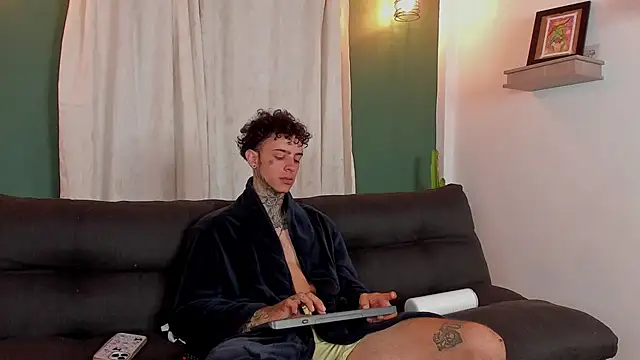 Snapshot of Aron_ford chatting on 11.05.25 Aron ford online show from 11.05.25