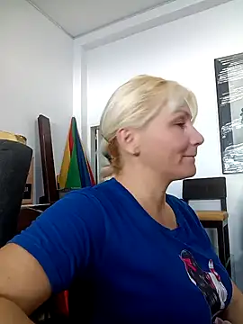 Snapshot of Nicolle_Milf chatting on 12.30.24 Nicolle Milf online show from 12.30.24