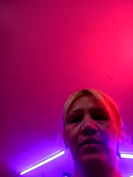 Snapshot of Nicolle_Milf chatting on 11.13.25 Nicolle Milf online show from 11.13.25