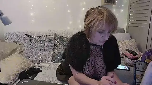 Snapshot of phryna@xh chatting on 03.19.25 phrynaxh online show from 03.19.25