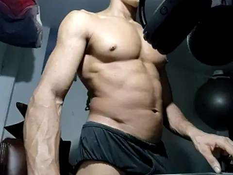 Snapshot of crazylatinguyy chatting on 12.04.25 crazylatinguyy online show from 12.04.25