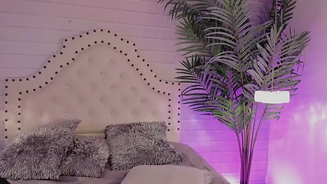 Snapshot of _Eurekaa_ chatting on 01.21.25 Eurekaa online show from 01.21.25