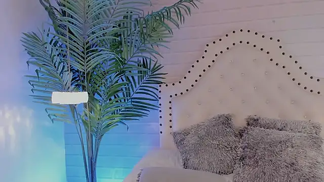 Snapshot of _Eurekaa_ chatting on 01.26.25 Eurekaa online show from 01.26.25