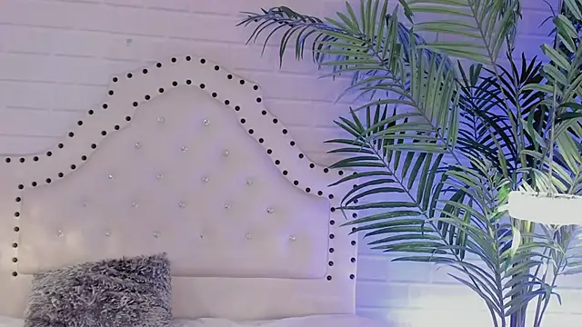 Snapshot of _Eurekaa_ chatting on 02.21.25 Eurekaa online show from 02.21.25