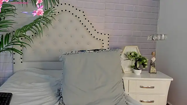 Snapshot of _Eurekaa_ chatting on 03.02.25 Eurekaa online show from 03.02.25