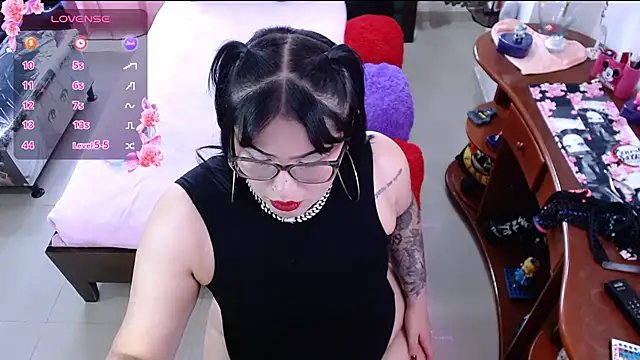 Snapshot of lufek23 chatting on 02.28.25 lufek23 online show from 02.28.25