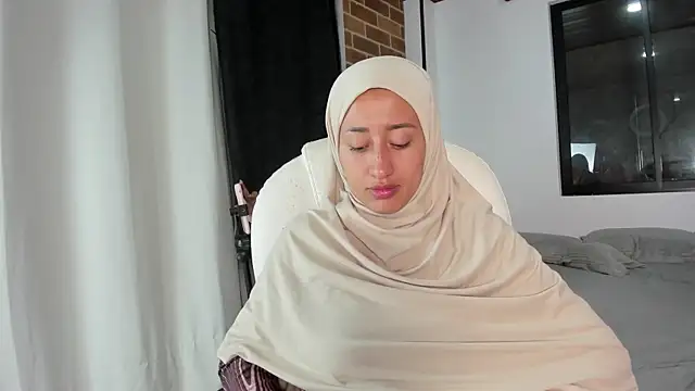 Snapshot of adila_anich chatting on 11.16.25 adila anich online show from 11.16.25