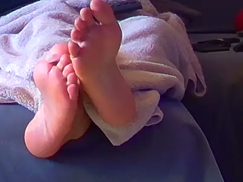 Snapshot of cpl216 chatting on 10.04.25 cpl216 online show from 10.04.25