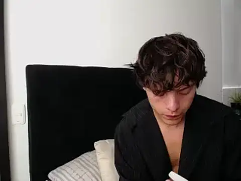 Snapshot of Santiago_kiler chatting on 12.30.24 Santiago kiler online show from 12.30.24