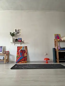 LeyaJohnson online show from 04.24.26