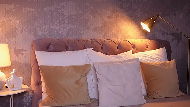 Snapshot of AngelaFay chatting on 03.10.25 AngelaFay online show from 03.10.25