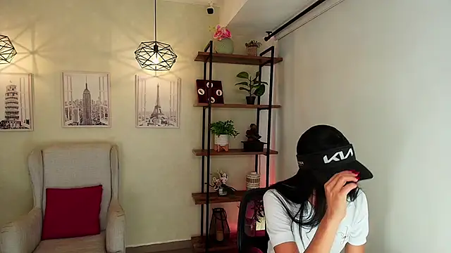 Snapshot of Sassy--Girl chatting on 02.11.26 Sassy--Girl online show from 02.11.26