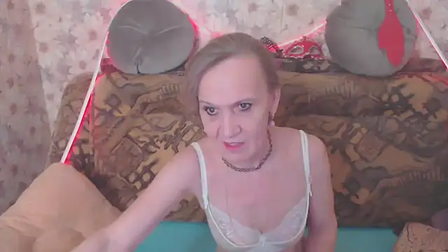 Snapshot of MissBekker chatting on 04.18.26 MissBekker online show from 04.18.26