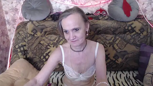 Snapshot of MissBekker chatting on 05.17.26 MissBekker online show from 05.17.26