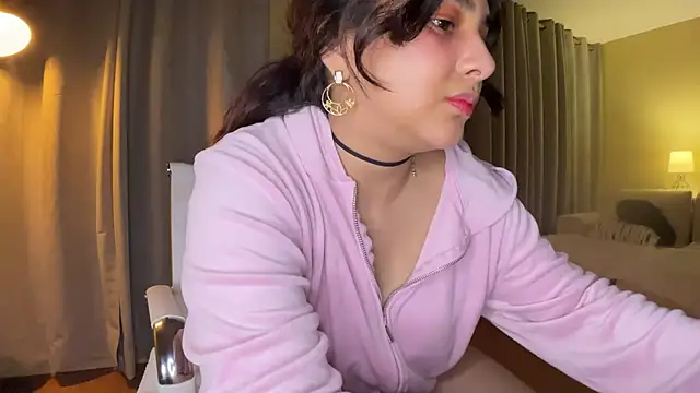 Snapshot of xSelena chatting on 12.18.24 xSelena online show from 12.18.24