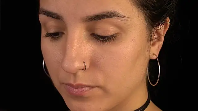 Daphne Moss online show from 01.05.25