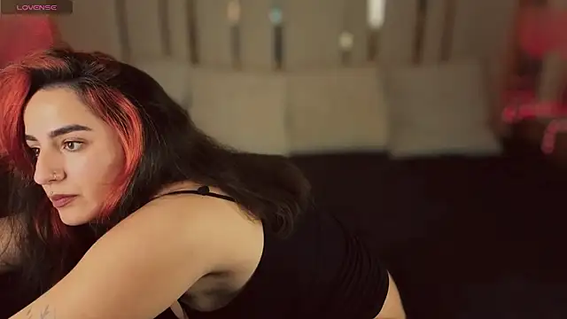 Daphne Moss online show from 11.16.25